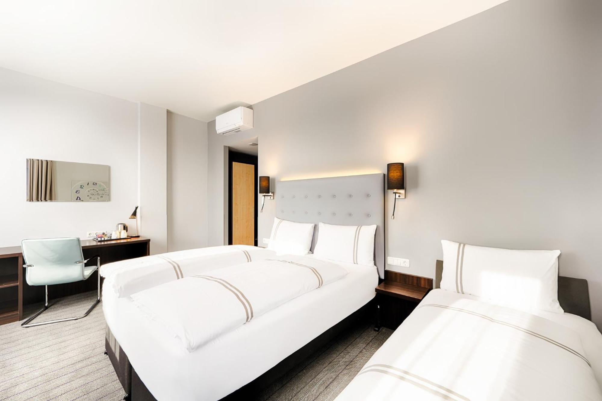 Premier Ost Hotel 3*