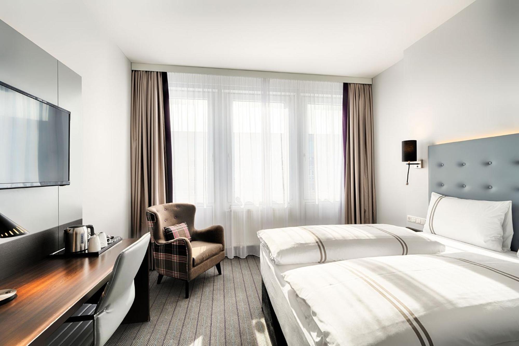 Premier Ost Hotel 3*